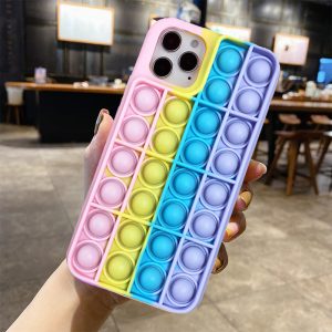 push-pop speelgoed en iPhone-hoesje